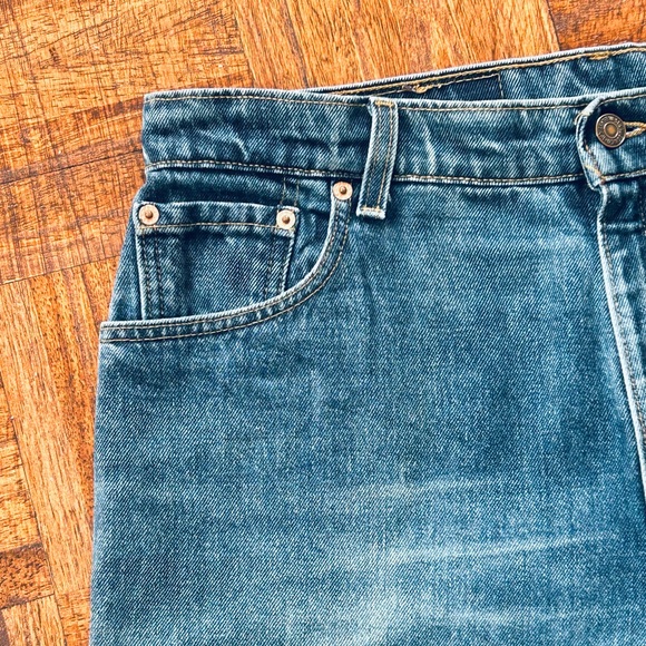 Levi's 550 Men's 30/32 Relaxed Fit Medium Blue Jeans - Picture 3 of 7